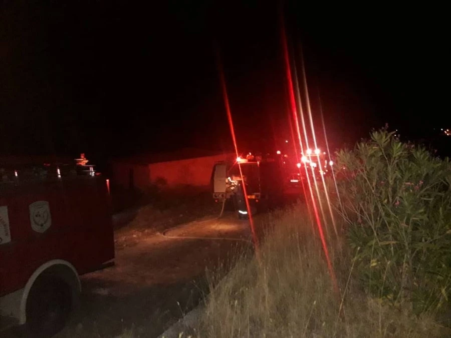 Φωτιά σε στρατόπεδο στη Σάμο – Έκαψε στρατιωτικό υλικό όπως δίχτυα παραλλαγής…